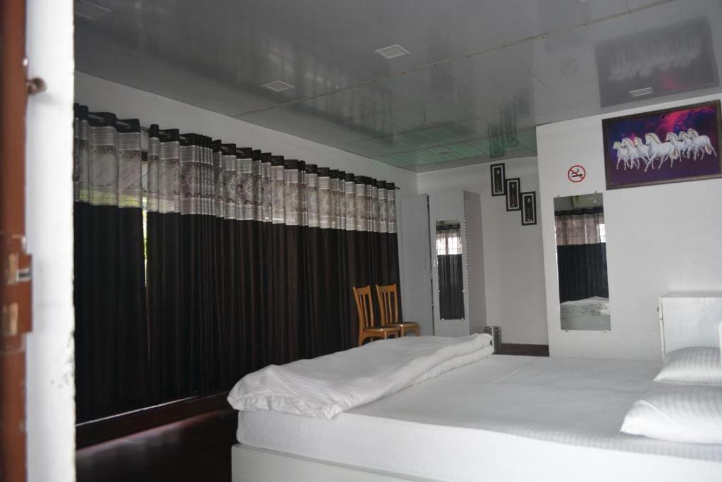 Riverside Resort 兰斯顿 外观 照片