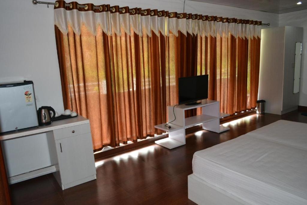 Riverside Resort 兰斯顿 外观 照片