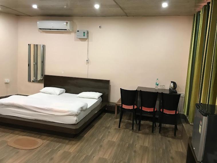 Riverside Resort 兰斯顿 外观 照片
