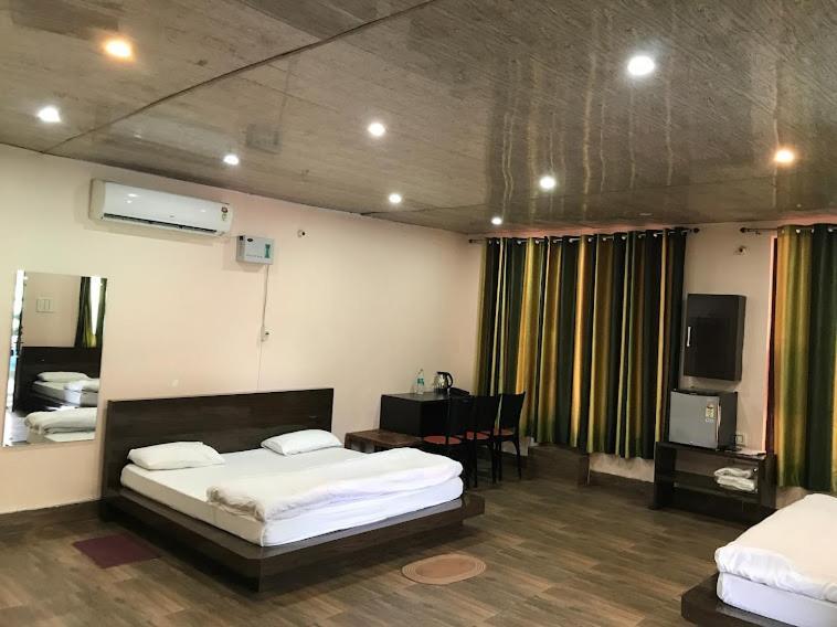 Riverside Resort 兰斯顿 外观 照片