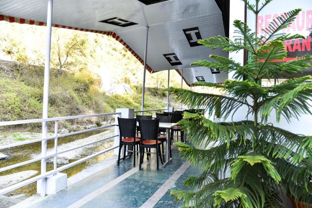 Riverside Resort 兰斯顿 外观 照片